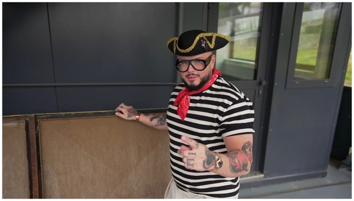 Bez servítky, Manfred